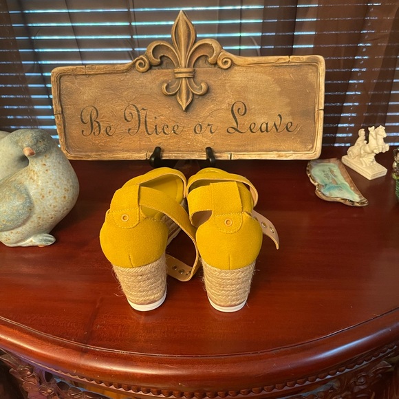 Marc Fisher shoes - Picture 4 of 7